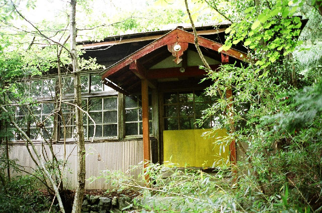 ruin01122001.jpg